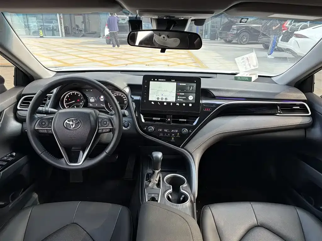 Toyota Camry — фото 8
