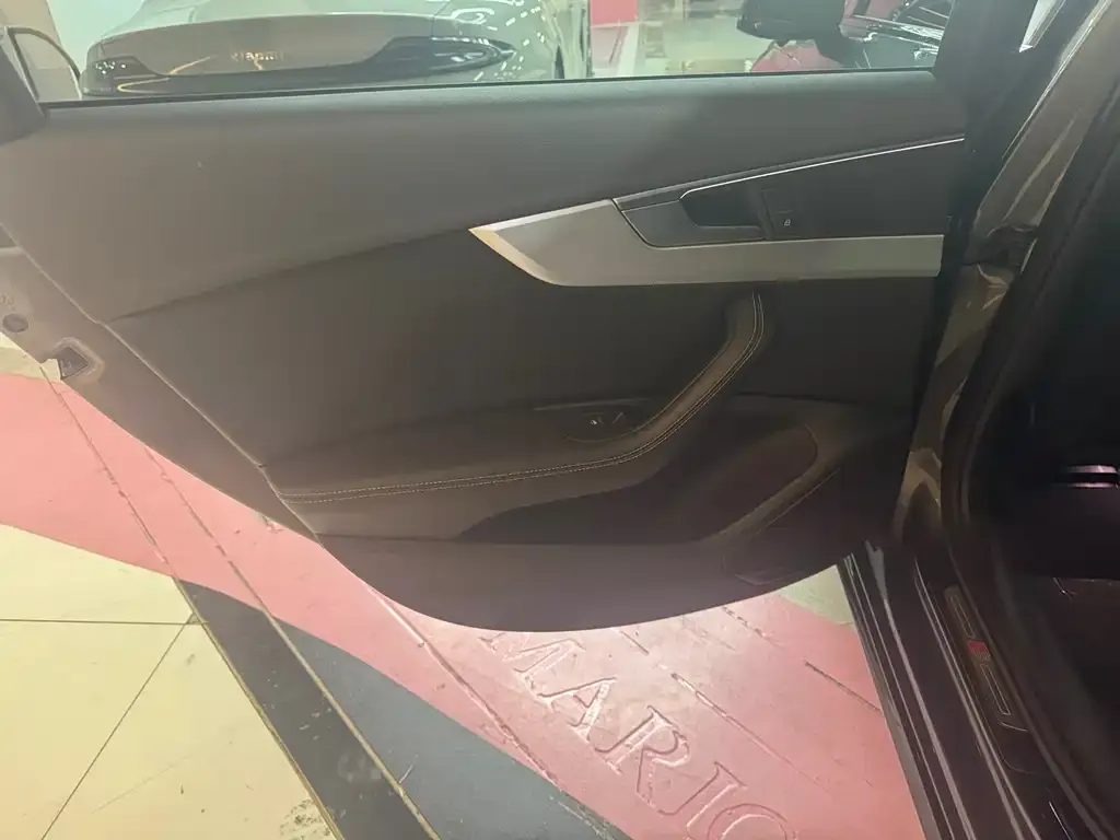 Audi A4L 2021 из CN, фото 7