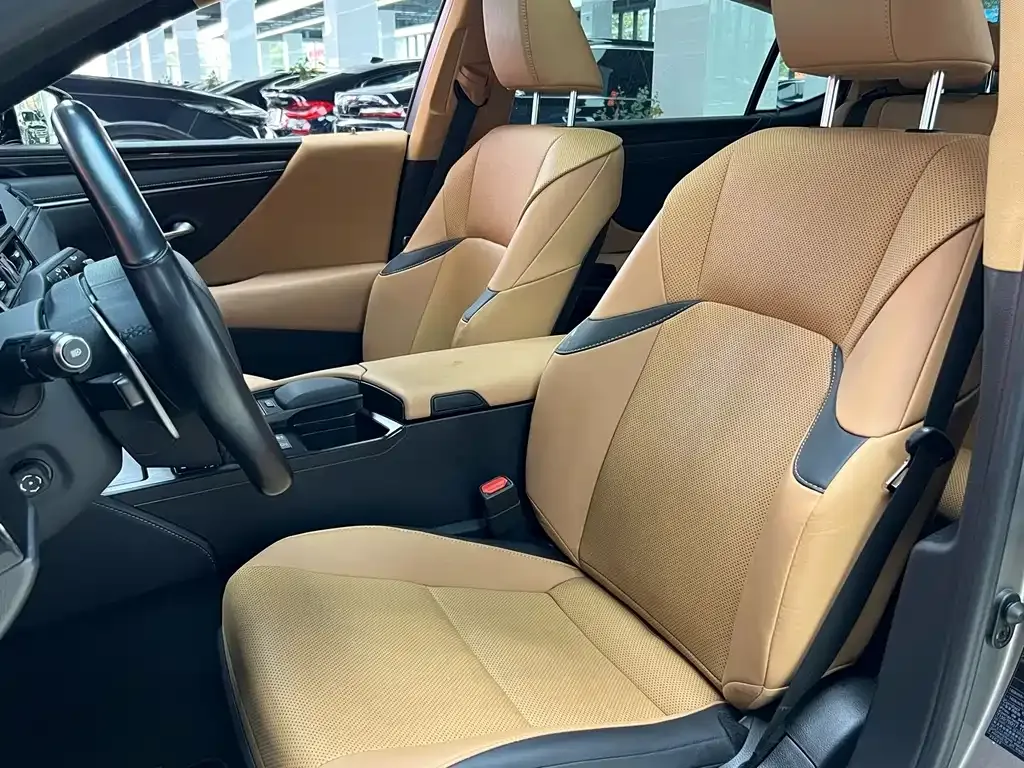 Lexus ES — фото 10