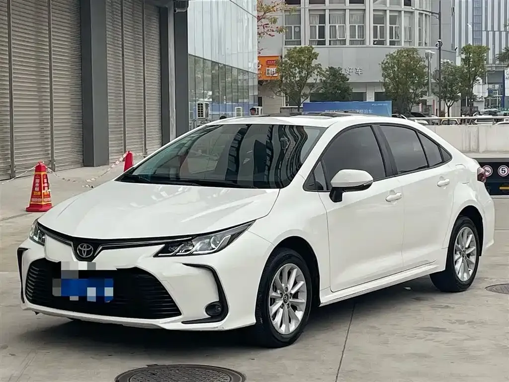 Toyota Corolla — фото 1
