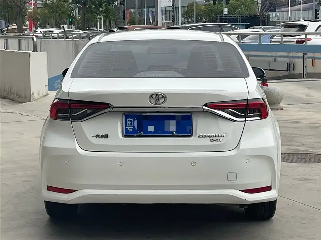 Toyota Corolla — фото 2