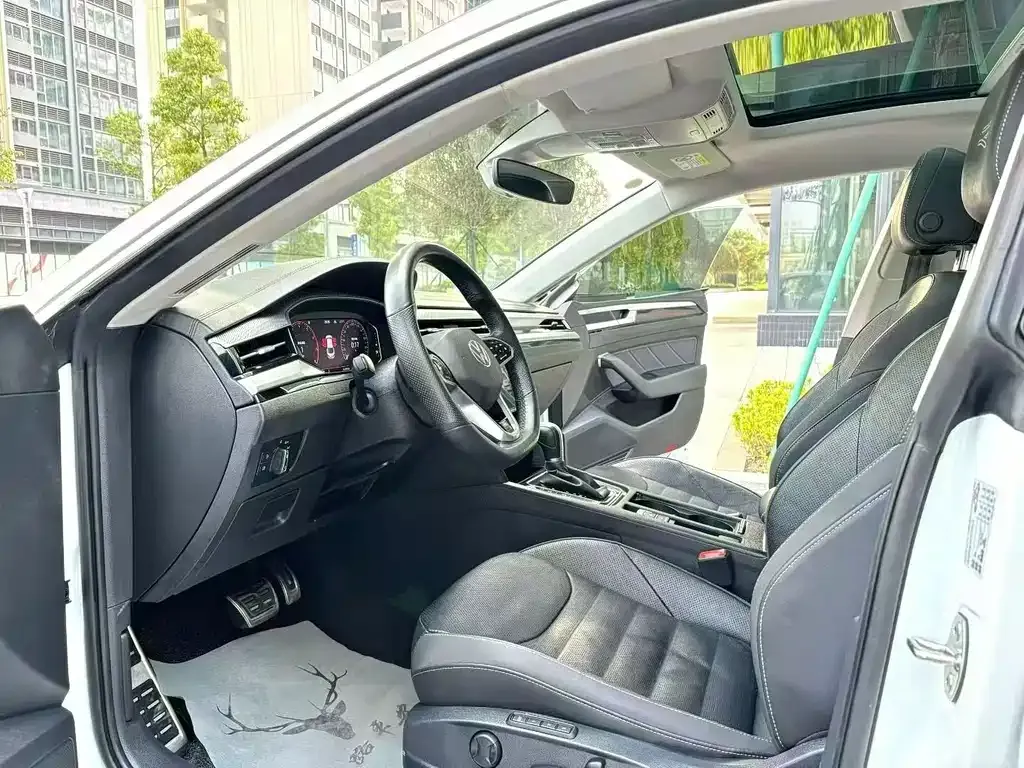 Volkswagen CC 2023 из CN, фото 9