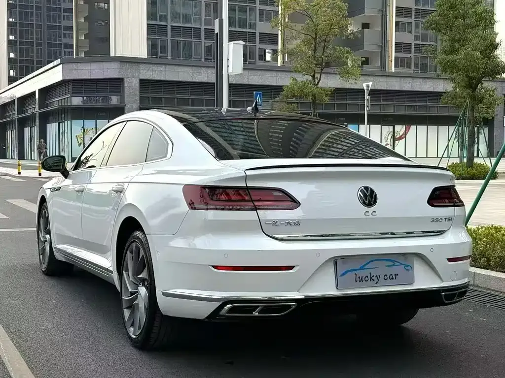 Volkswagen CC 2023 из CN, фото 4