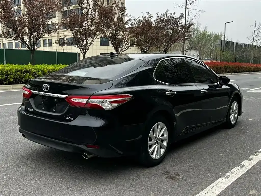 Toyota Camry — фото 9