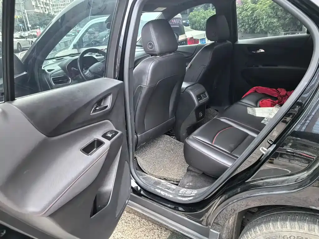 Chevrolet Equinox 2021 из CN, фото 2