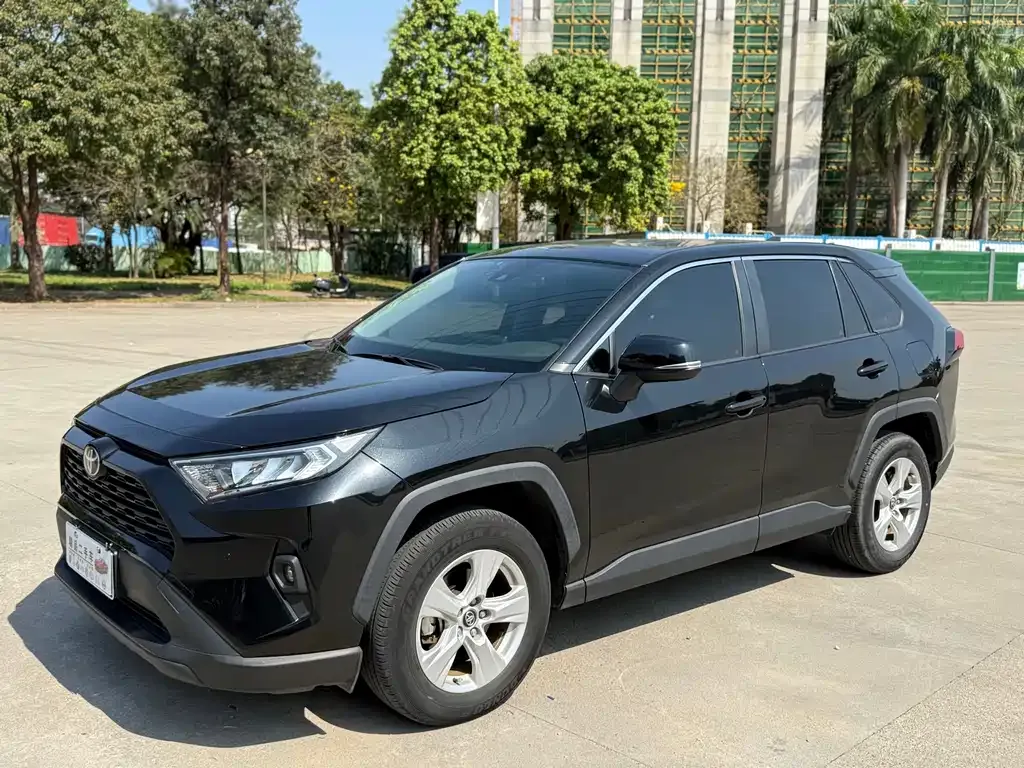 Toyota RAV4 2023 из CN, фото 1