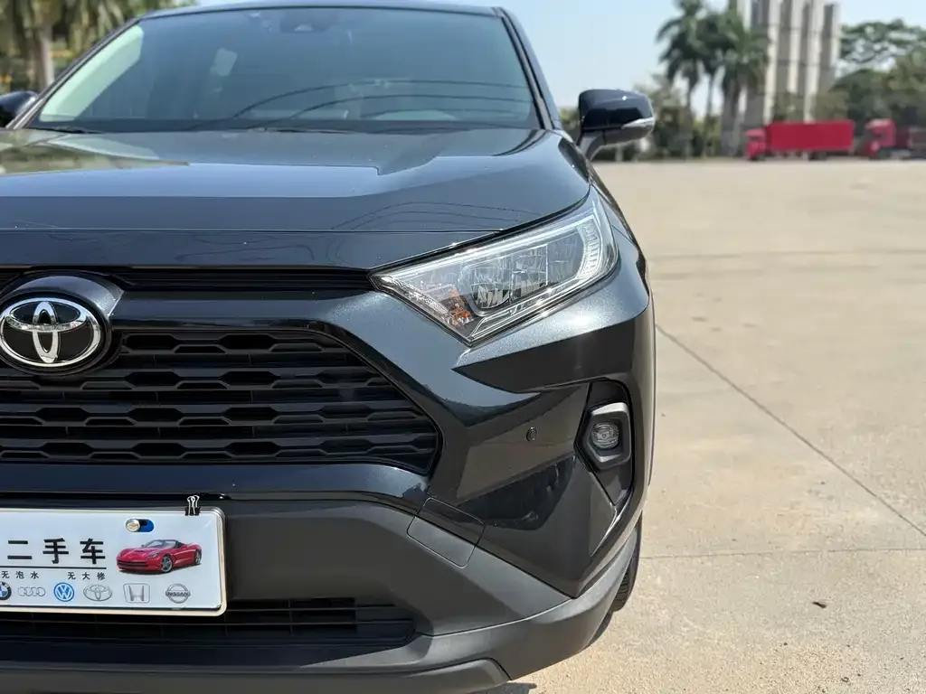 Toyota RAV4 2023 из CN, фото 3