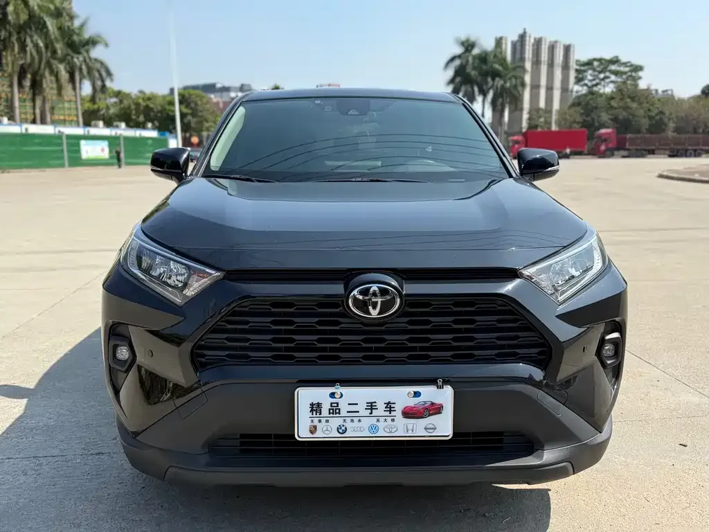 Toyota RAV4 2023 из CN, фото 2