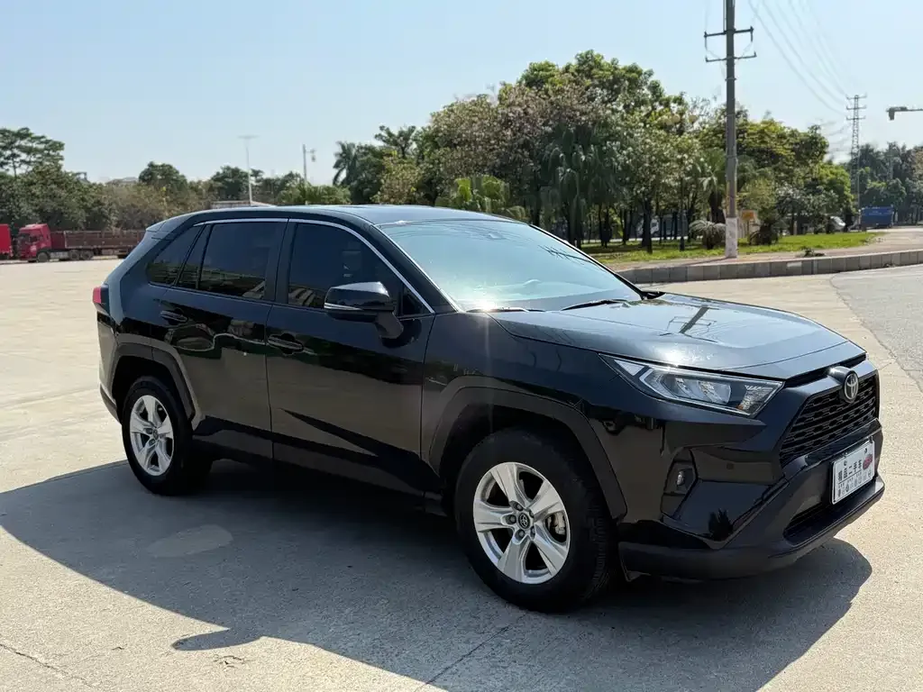Toyota RAV4 2023 из CN, фото 6