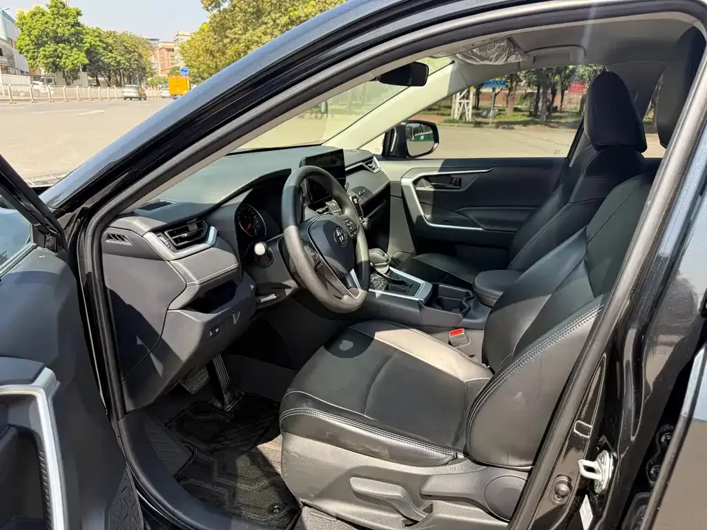 Toyota RAV4 2023 из CN, фото 10