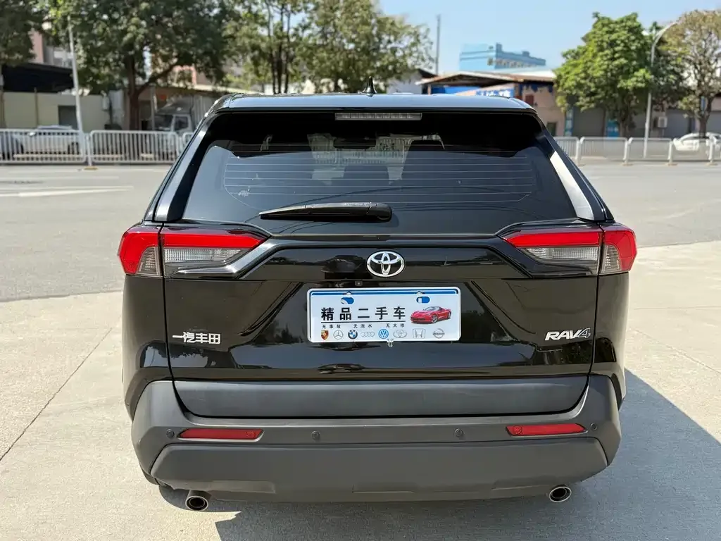 Toyota RAV4 2023 из CN, фото 4