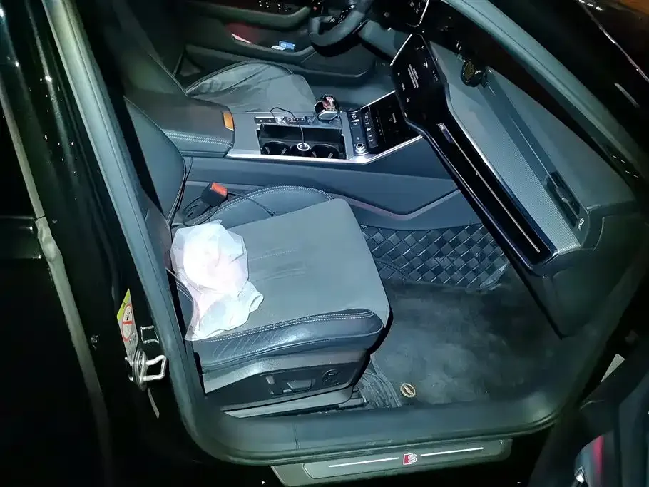 Audi A6L 2021 из CN, фото 6