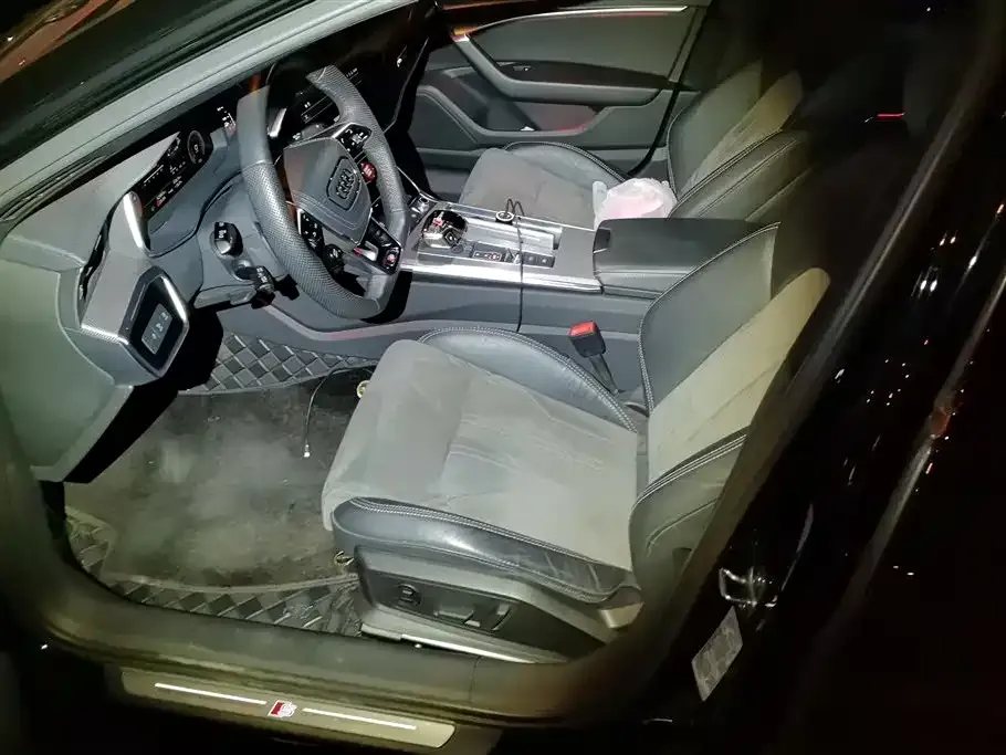 Audi A6L 2021 из CN, фото 5