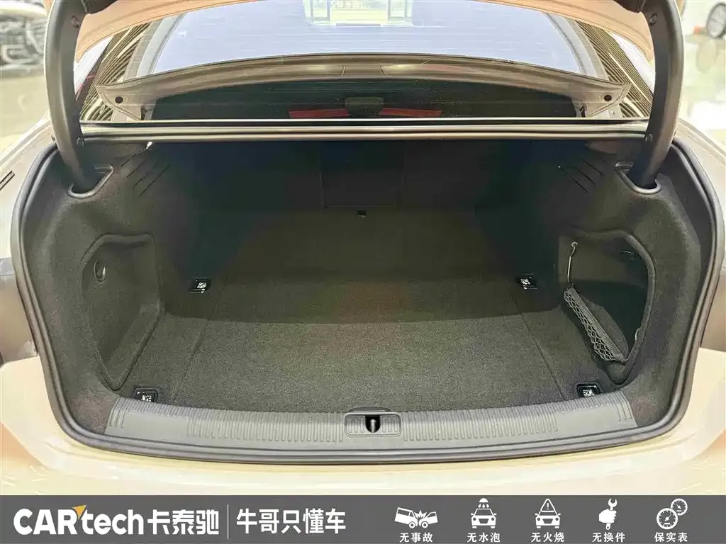 Audi A4L 2023 из CN, фото 4