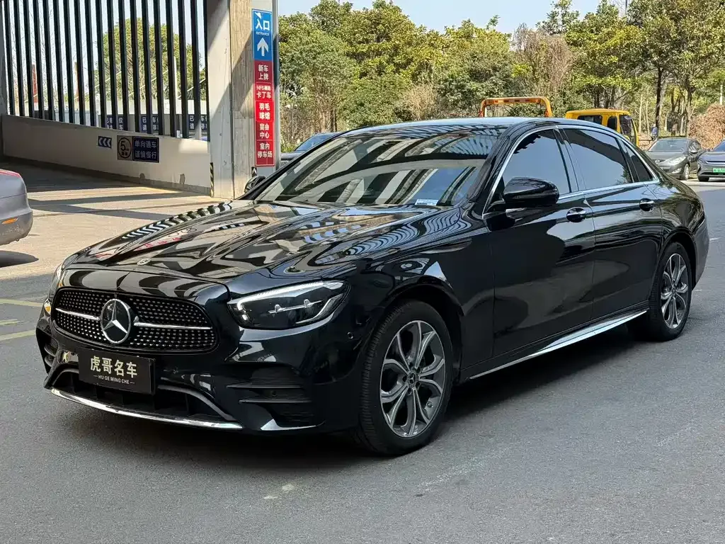 Mercedes-Benz E-Class — фото 1
