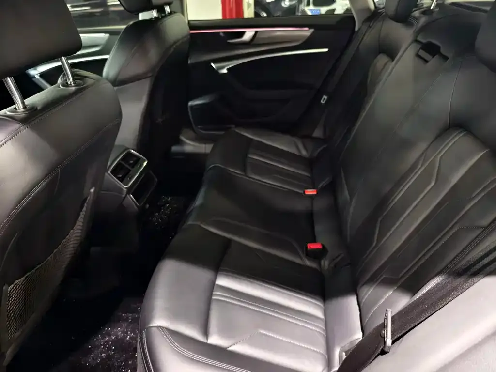 Audi A7 2021 из CN, фото 7