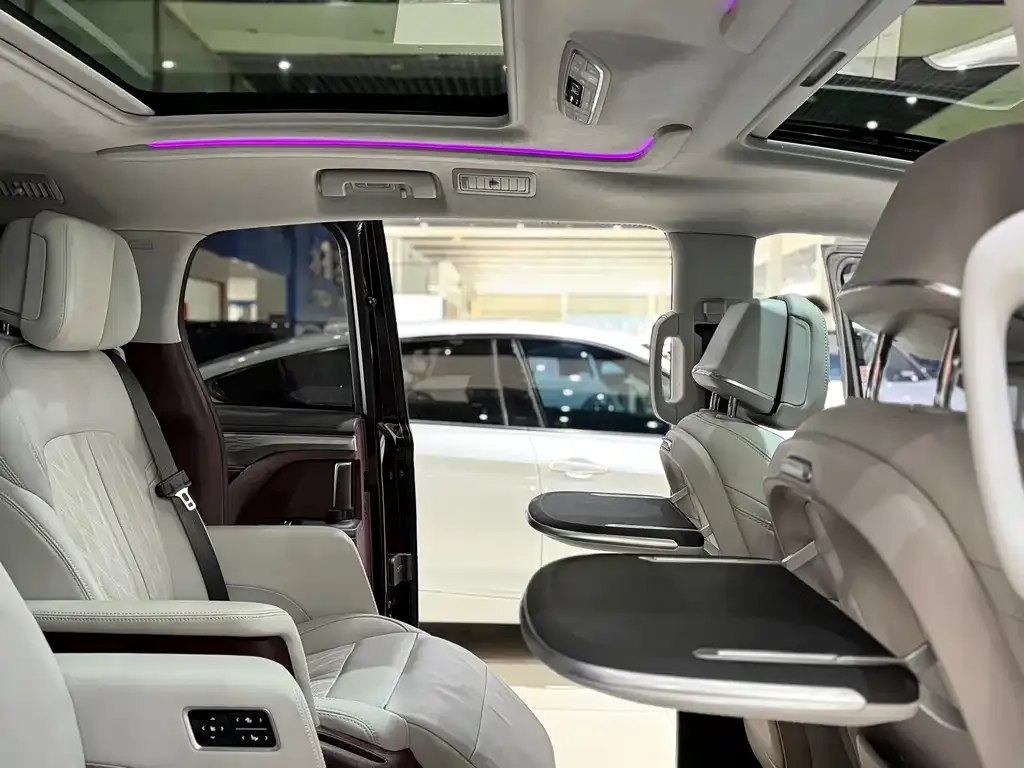 Buick GL8 2022 из CN, фото 9