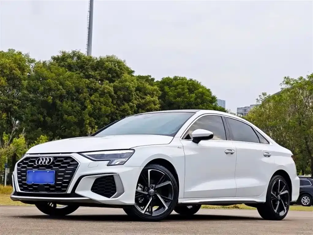 Audi A3 — фото 1