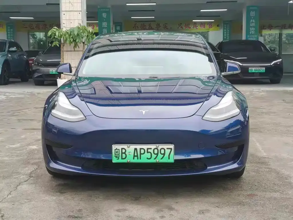 Tesla Model 3 — фото 1