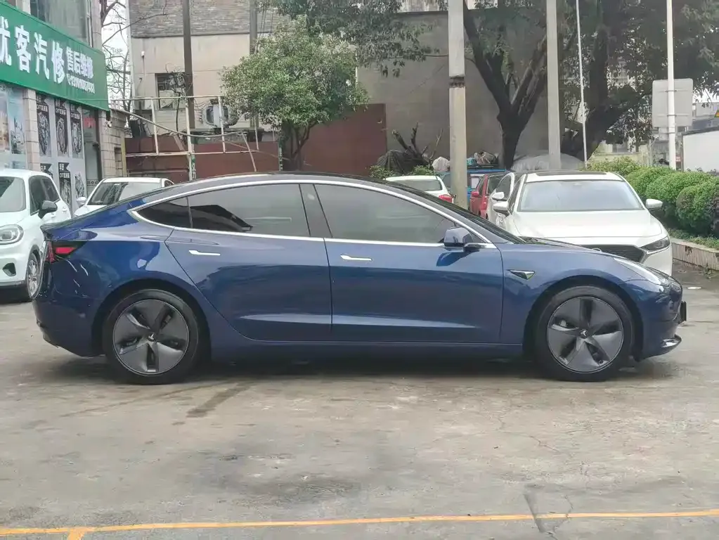 Tesla Model 3 — фото 7