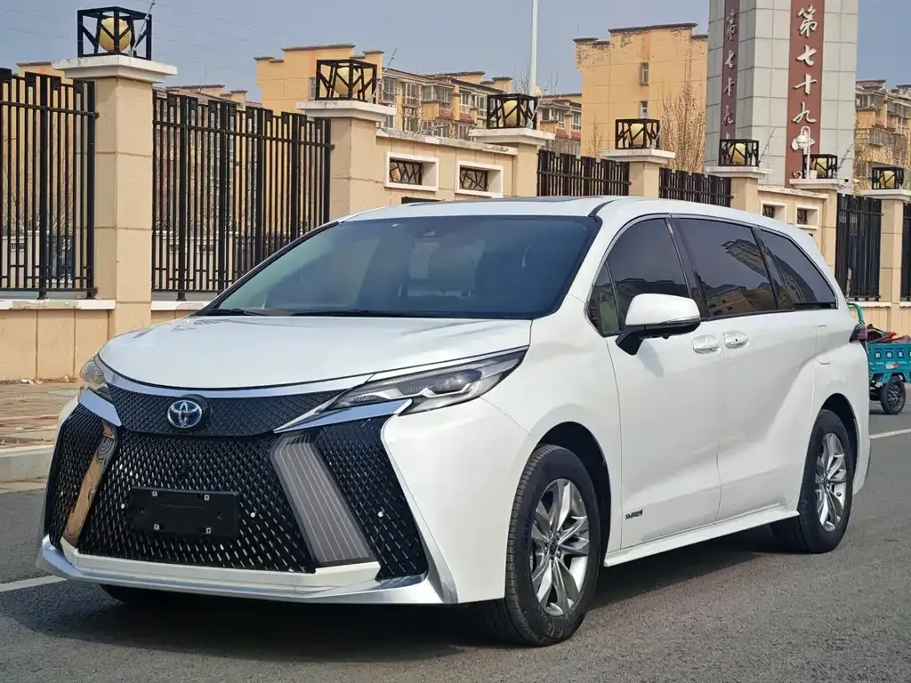 Toyota Granvia 2023 из CN, фото 1