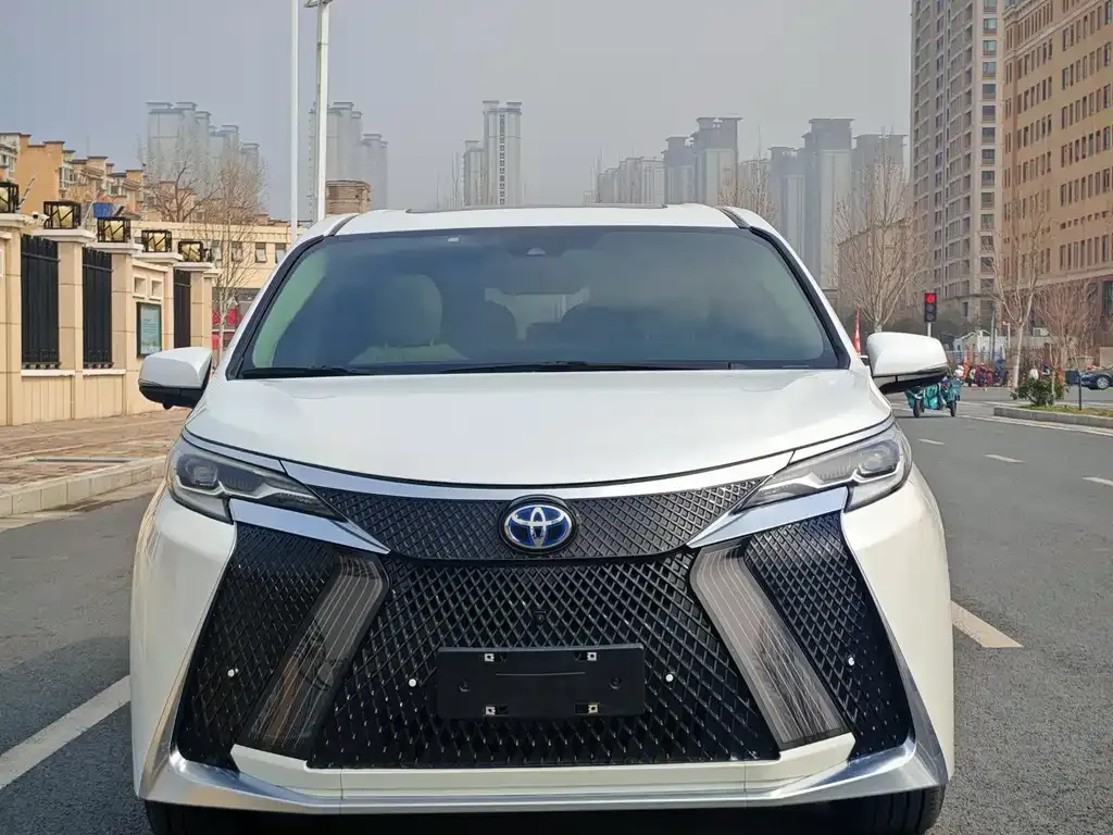 Toyota Granvia 2023 из CN, фото 4