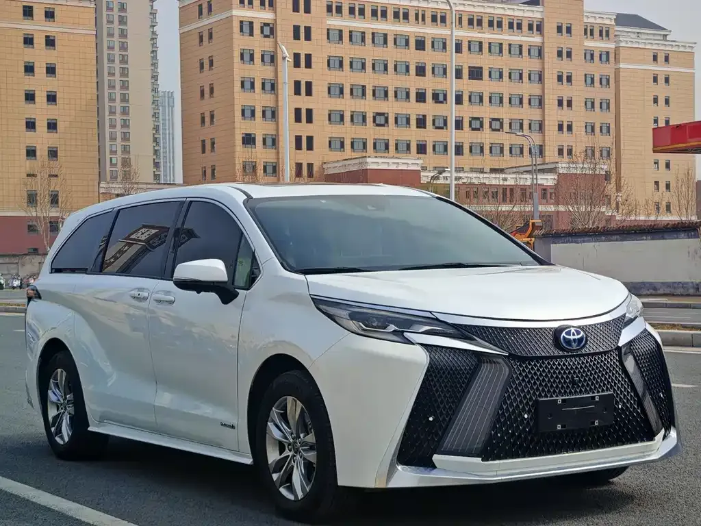 Toyota Granvia 2023 из CN, фото 2