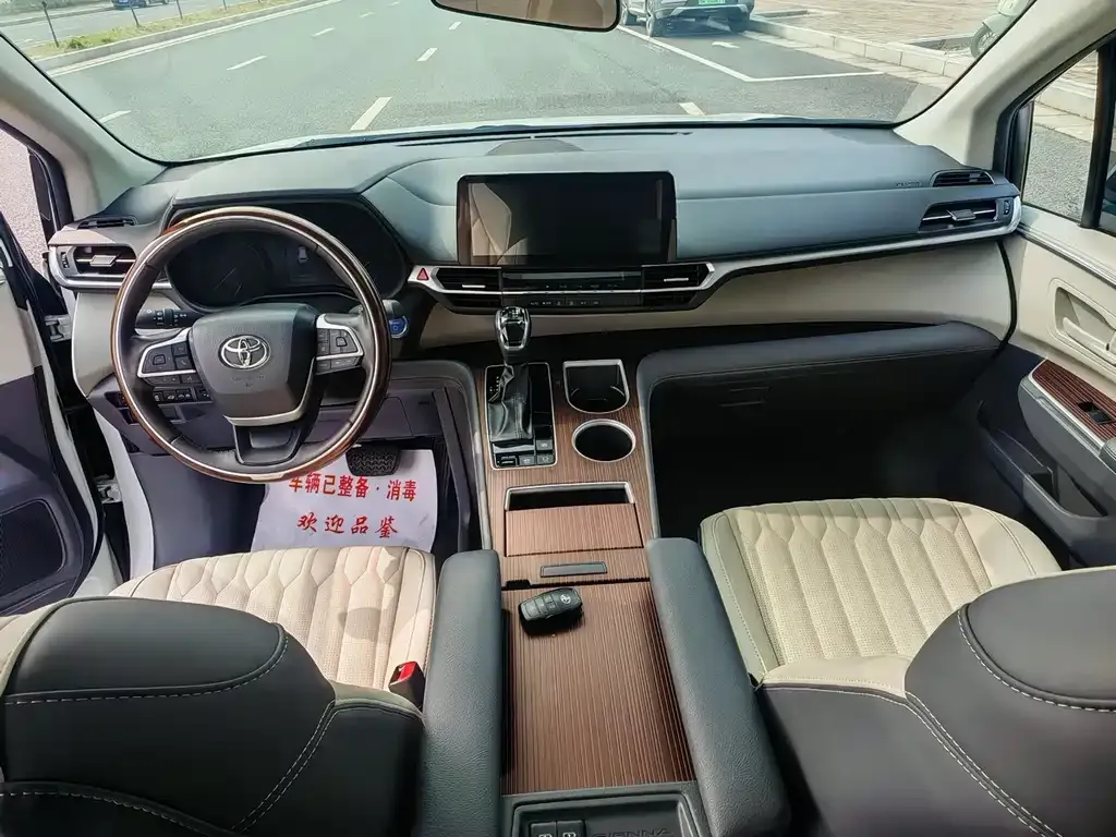 Toyota Granvia 2023 из CN, фото 3