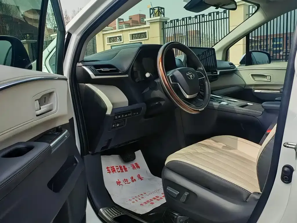 Toyota Granvia 2023 из CN, фото 6
