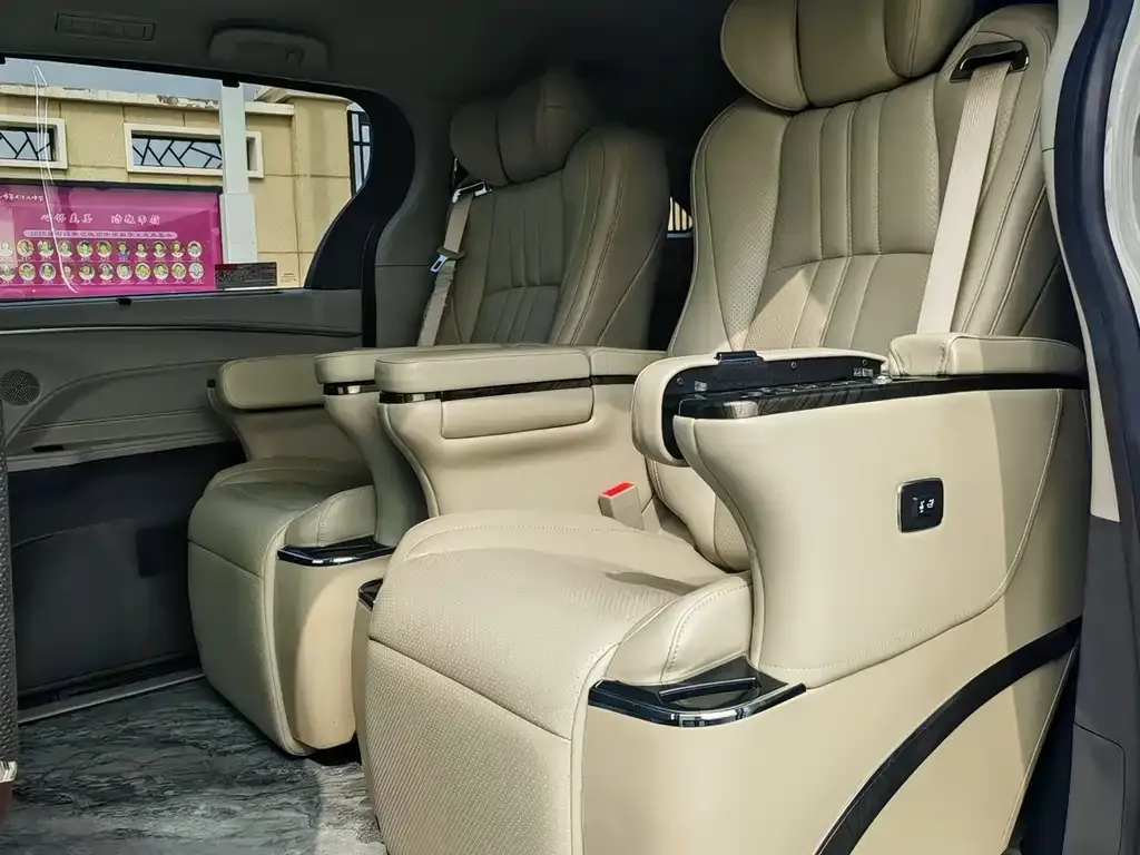Toyota Granvia 2023 из CN, фото 5