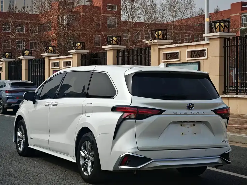 Toyota Granvia 2023 из CN, фото 8