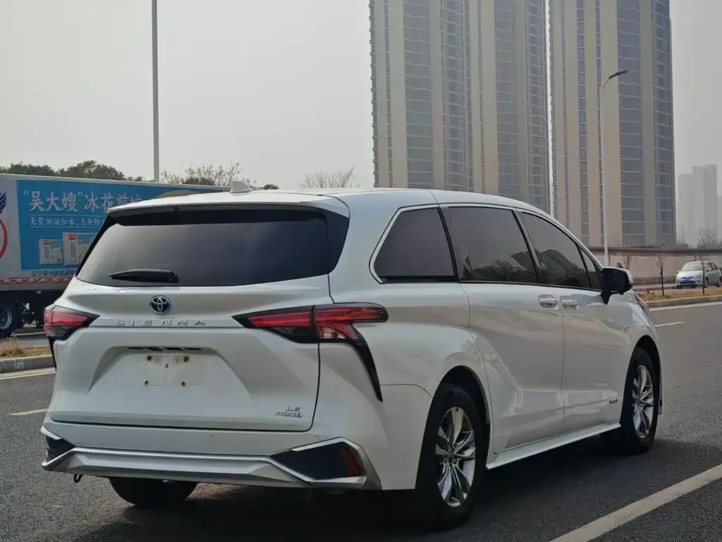 Toyota Granvia 2023 из CN, фото 7