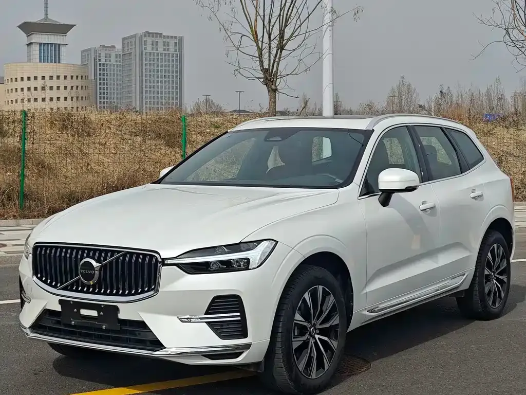 Volvo XC60 — фото 1