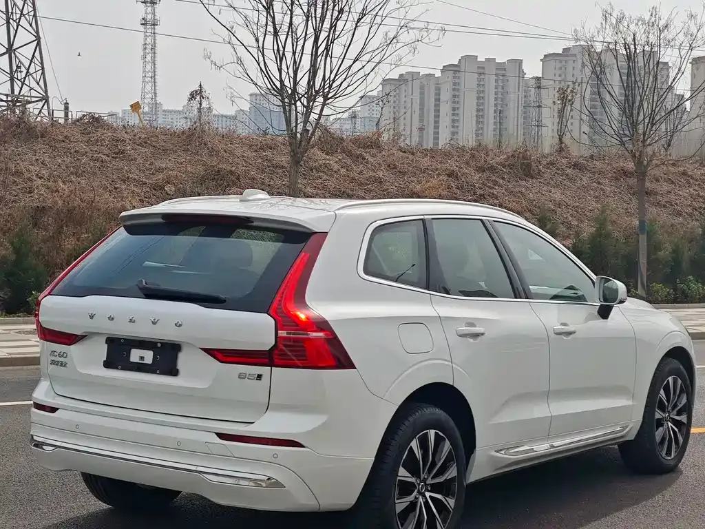 Volvo XC60 — фото 9