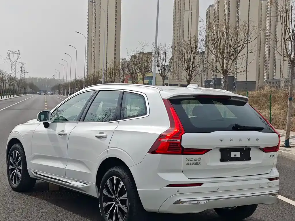 Volvo XC60 — фото 3