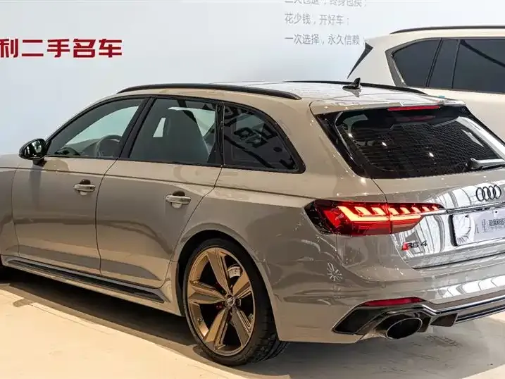 Audi RS 4 — фото 7