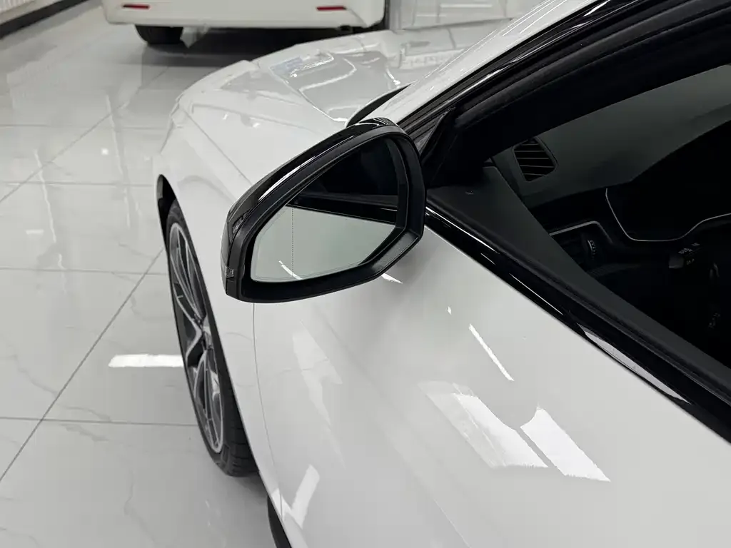 Audi A4L 2023 из CN, фото 4