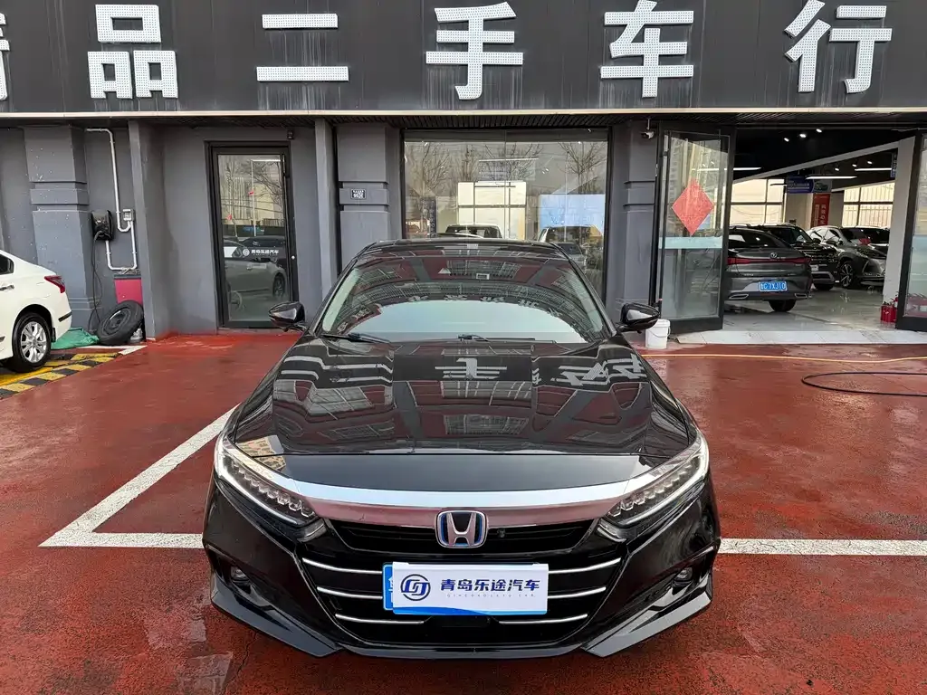 Honda Accord — фото 1