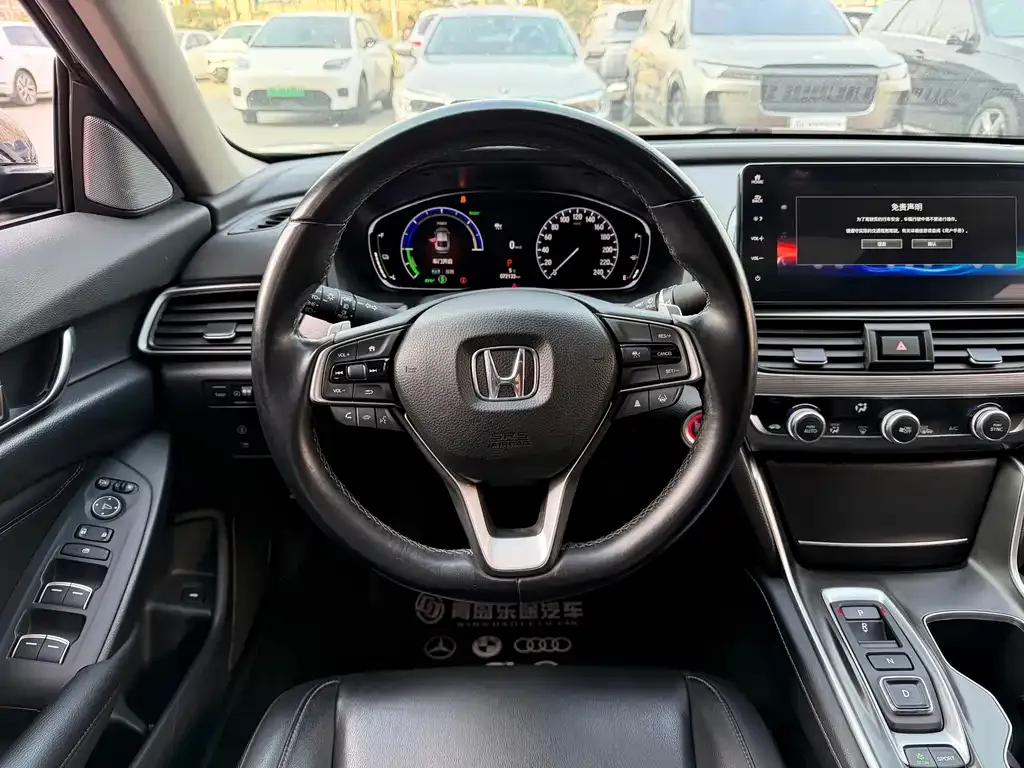 Honda Accord — фото 8