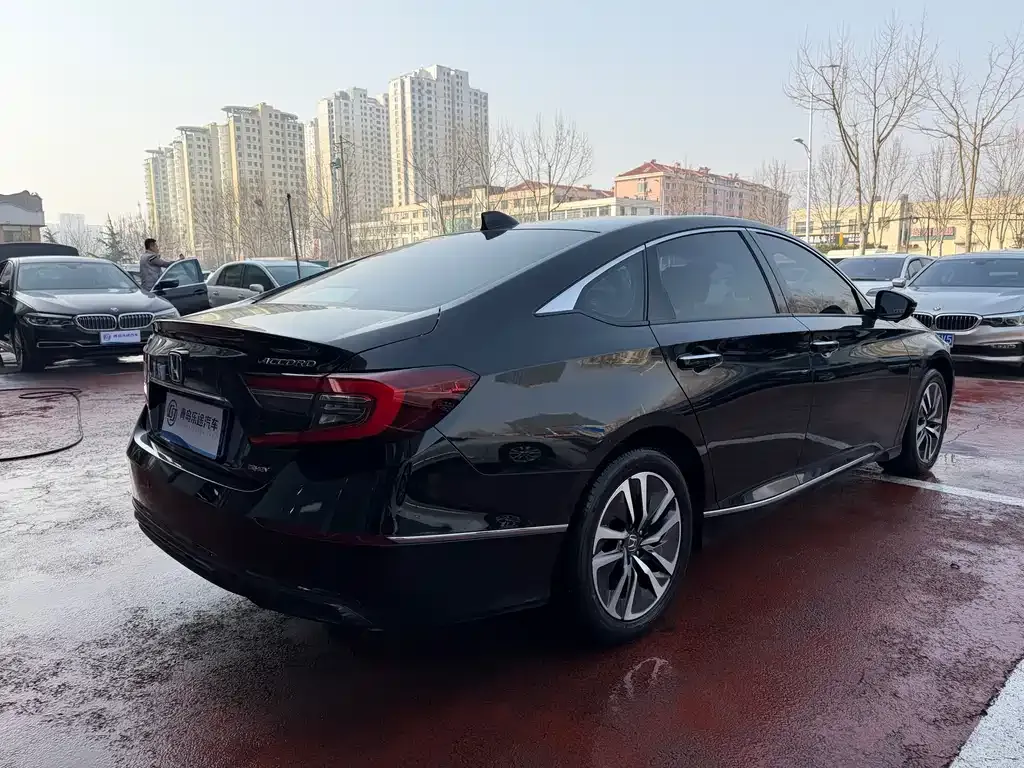 Honda Accord — фото 10