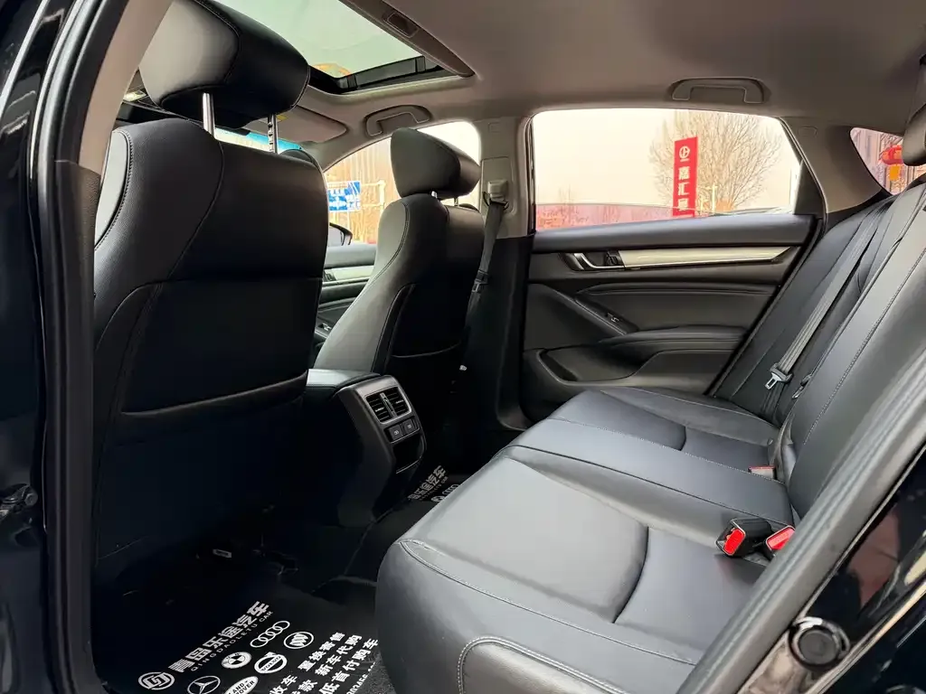 Honda Accord — фото 6