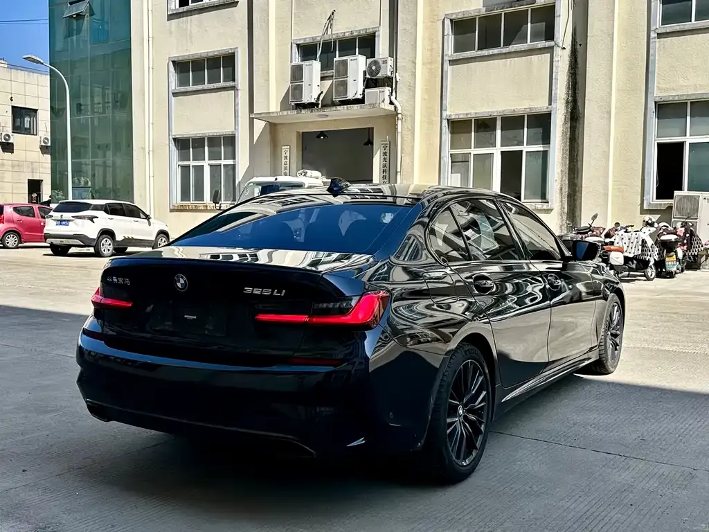 BMW 3 Series 2022 из CN, фото 4