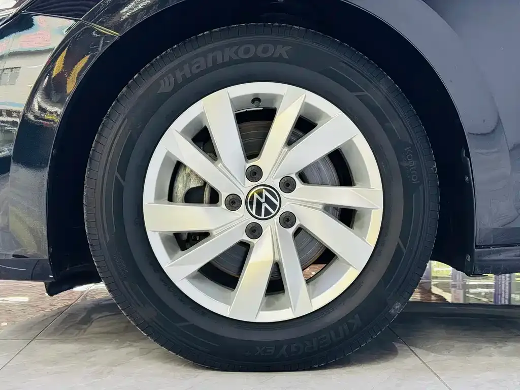 Volkswagen Passat 2021 из CN, фото 2