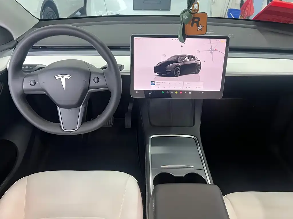 Tesla Model Y — фото 6