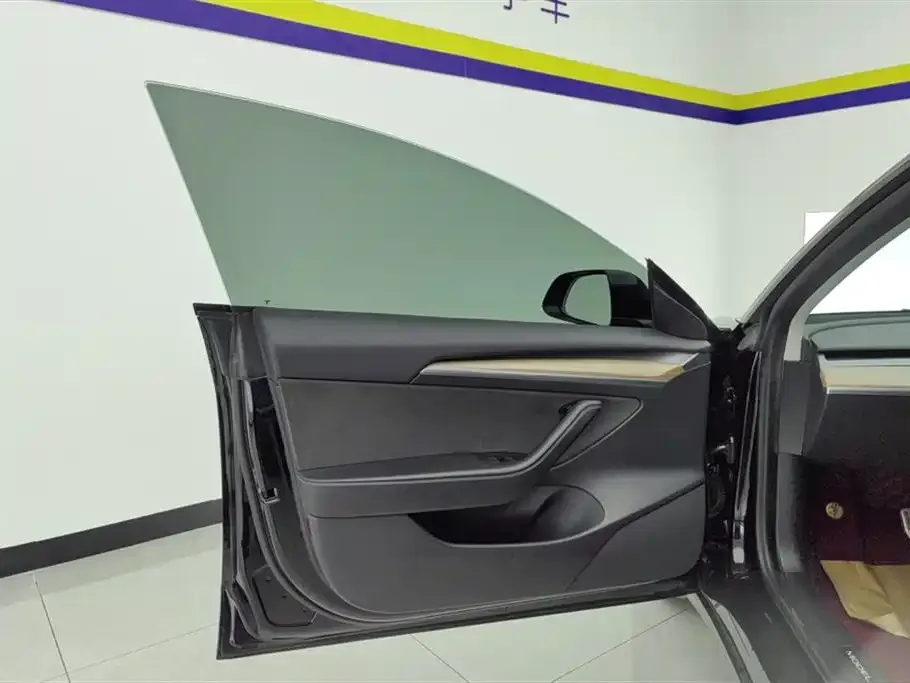 Tesla Model 3 — фото 2