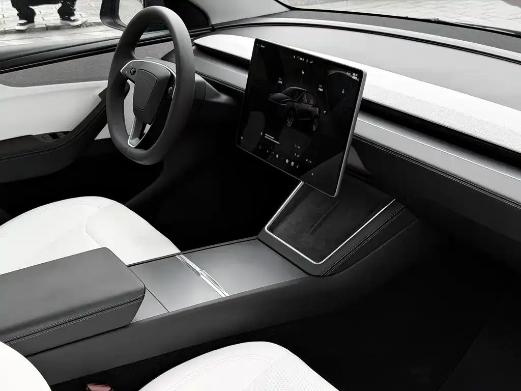 Tesla Model Y — фото 6