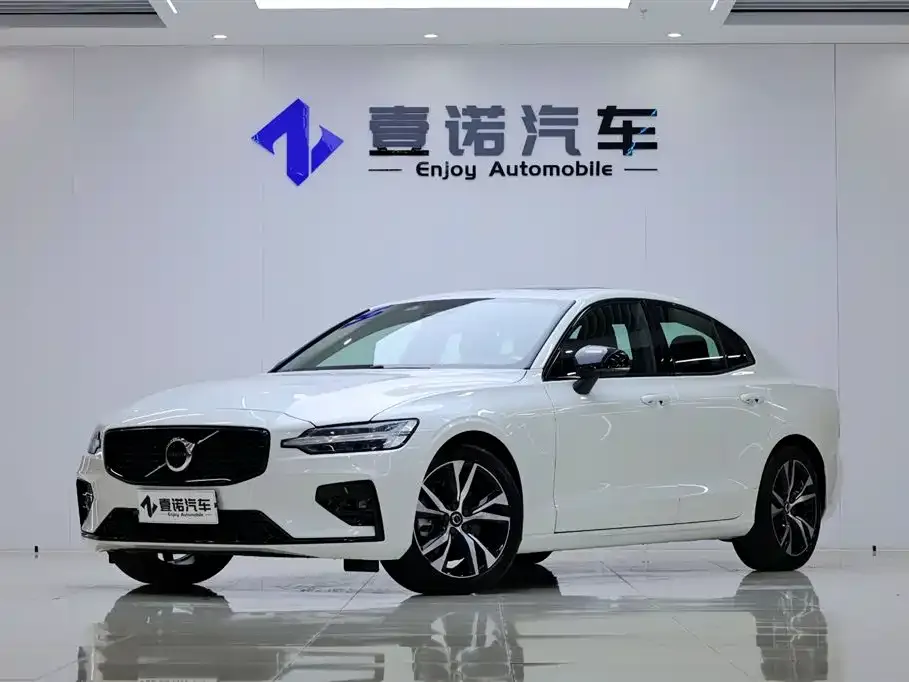 Volvo S60 — фото 1