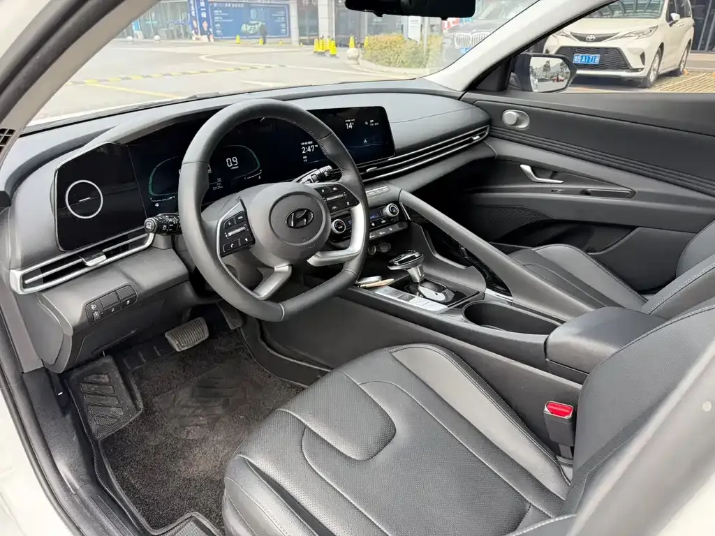 Hyundai Elantra 2024 из CN, фото 4