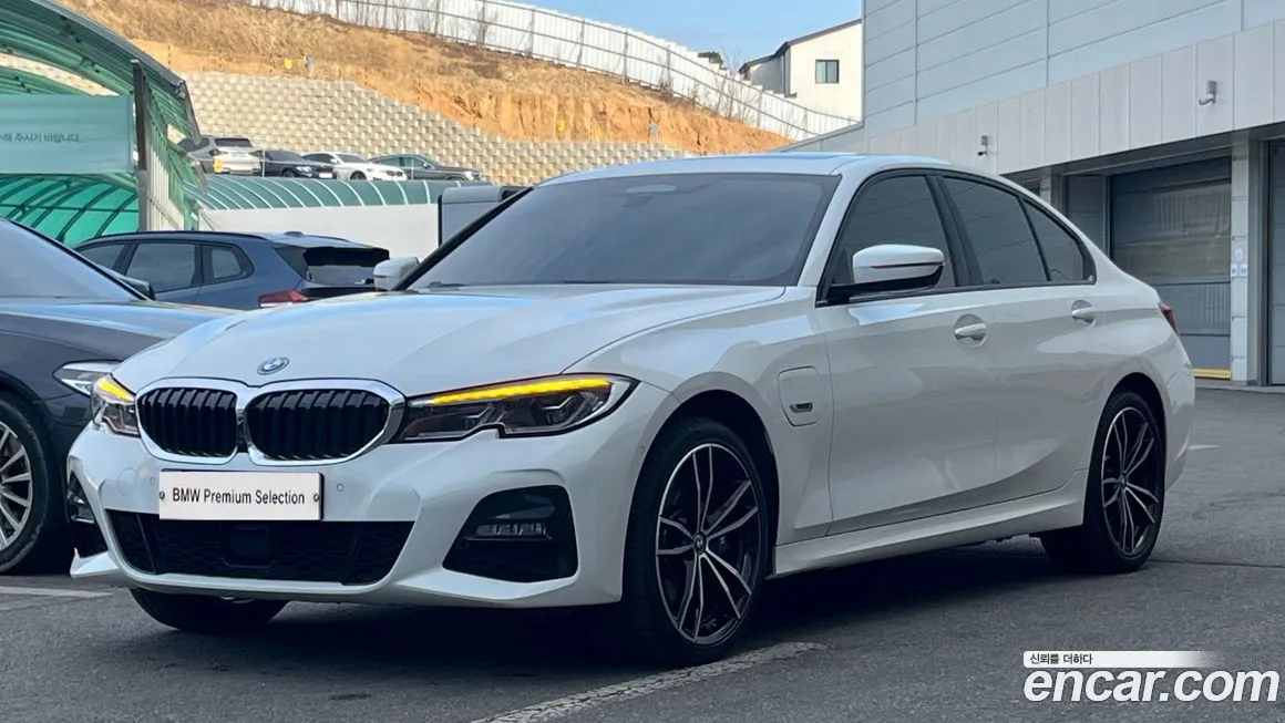 BMW 3-Series — фото 1