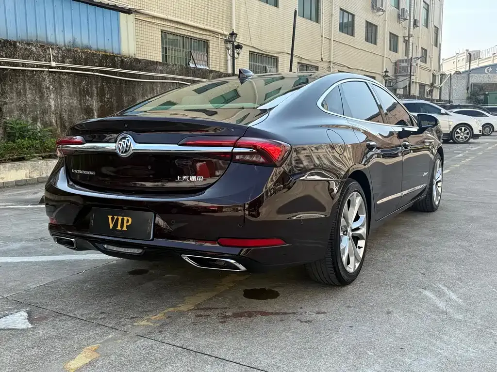 Buick LaCrosse — фото 10